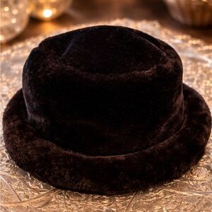 🖤Vintage Black Faux Fur Pillbox Hat – Retro Glam✨